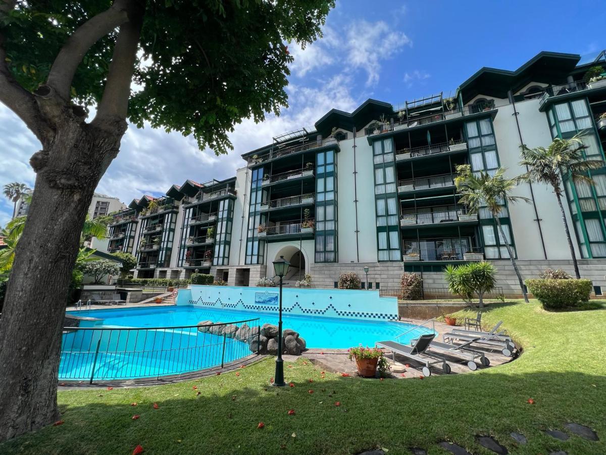 Luxury Oceanfront At Reid'S Gardens Appartement Funchal  Buitenkant foto