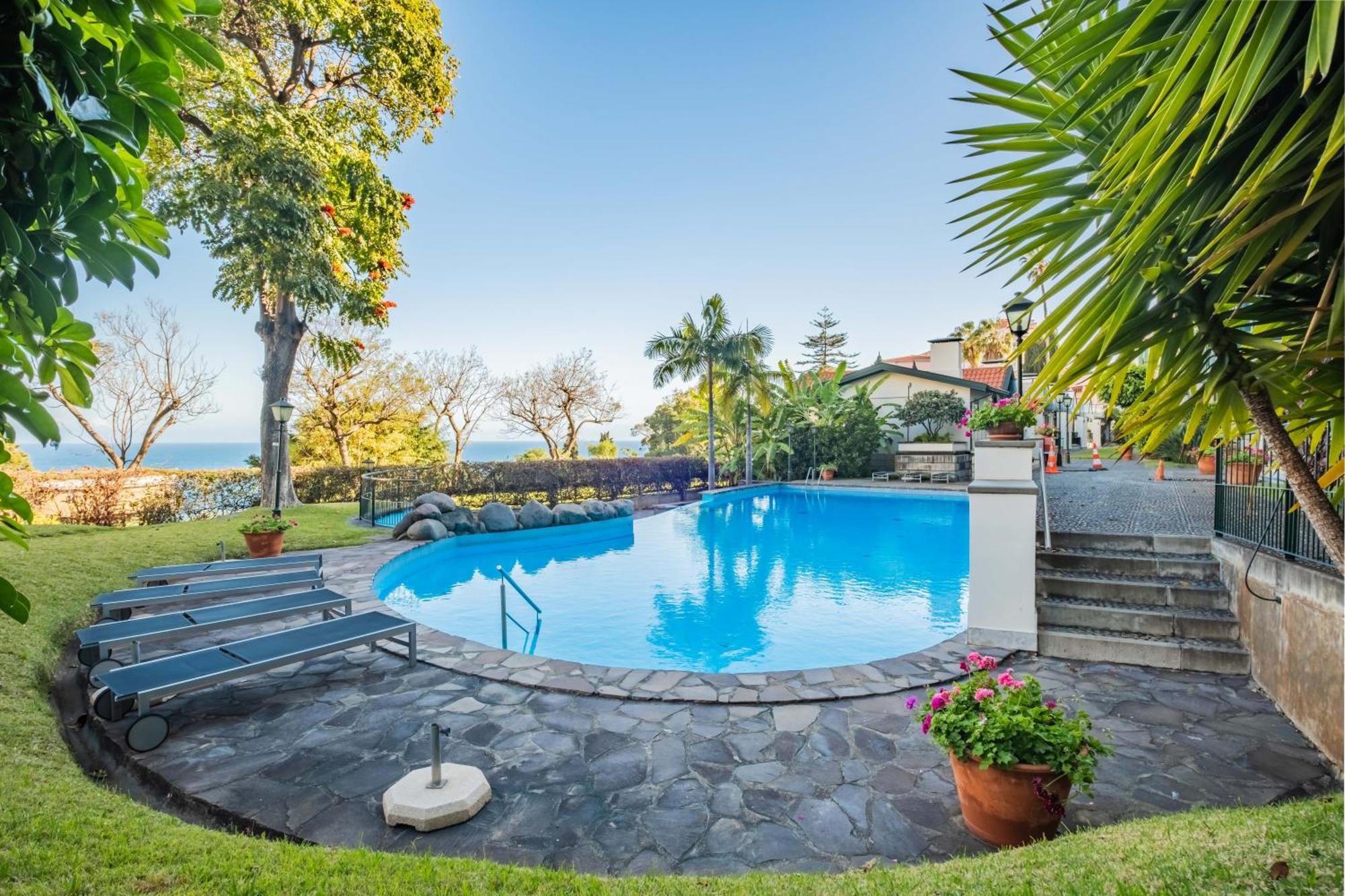 Luxury Oceanfront At Reid'S Gardens Appartement Funchal  Buitenkant foto
